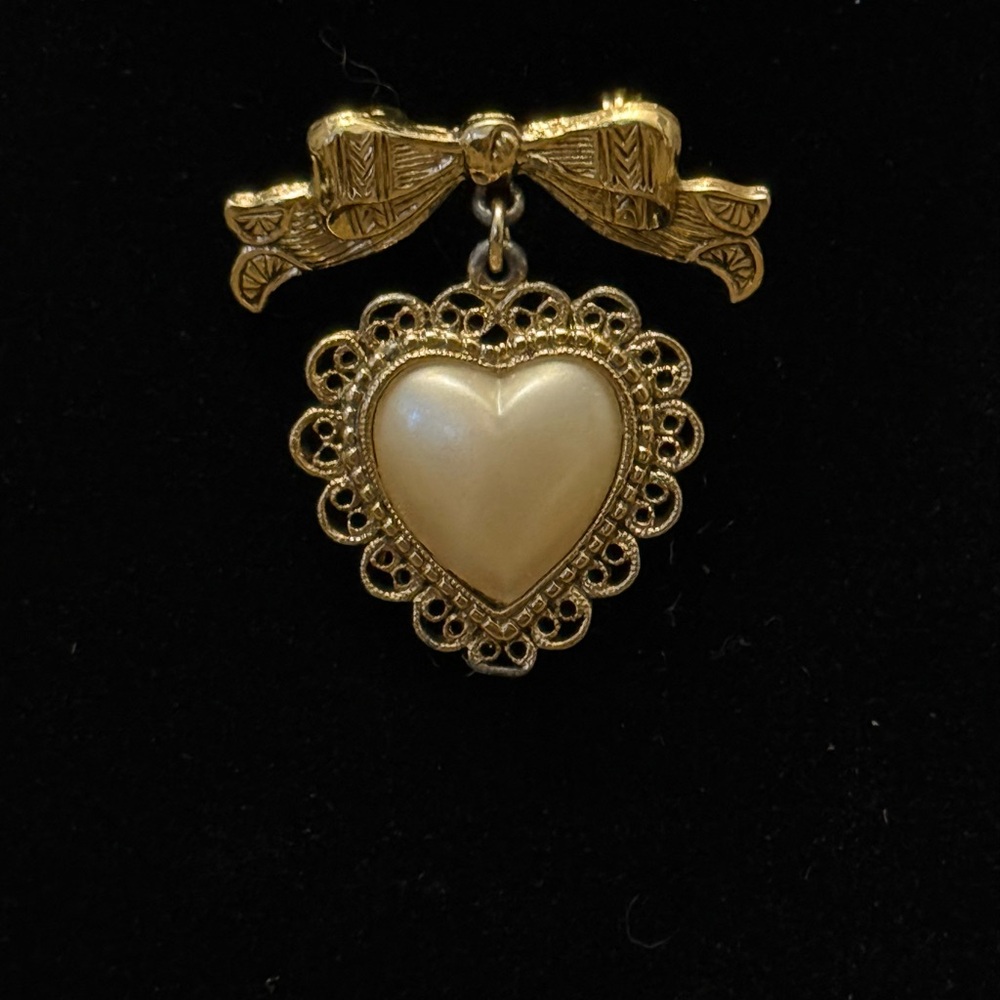 Vintage gold tone, heart and bow brooch